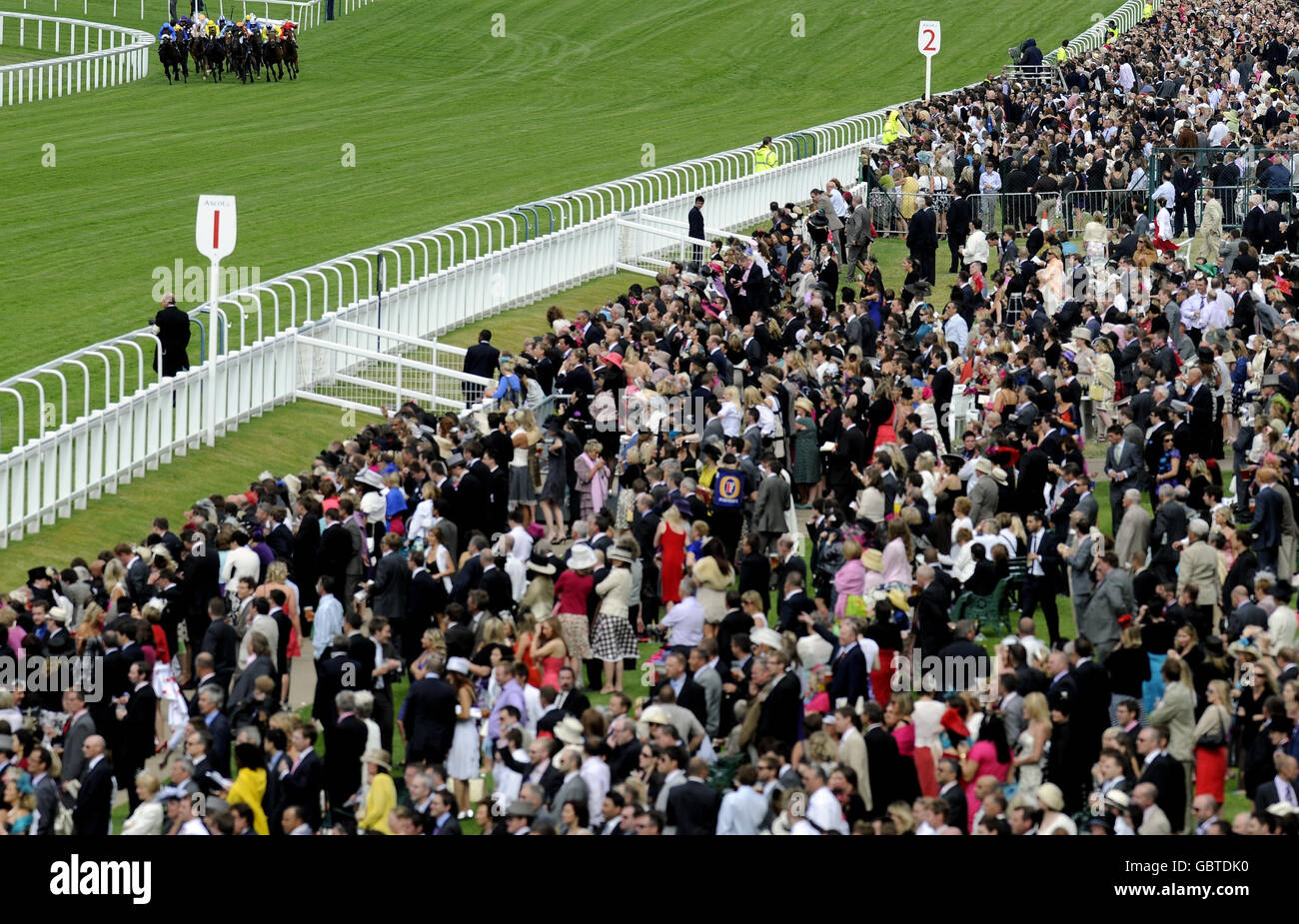 Runners turn for home in The Wolferton handicap Stakes during day four of The Royal Ascot at Ascot Racecourse, Berkshire. Stock Photo