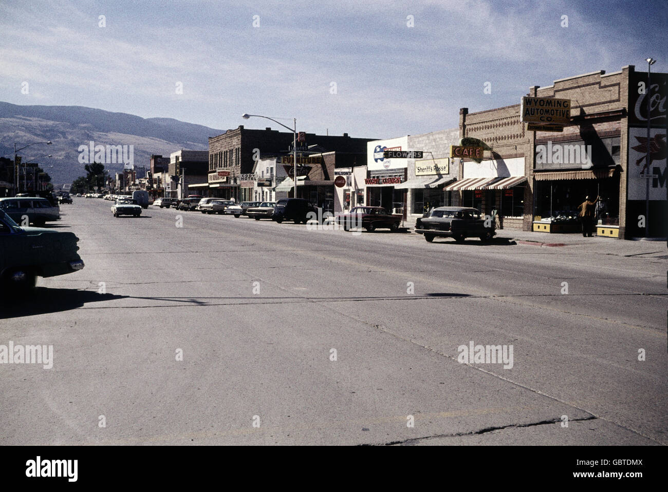 geography / travel, USA, Cody, Wyoming, street scene, inner city, shopping street with Absaroka Range on the horizon, 1961, Additional-Rights-Clearences-Not Available Stock Photo