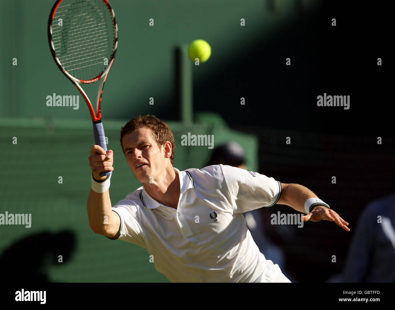 Tennis - 2009 Wimbledon Championships - Day Two - The All England Lawn Tennis and Croquet Club Stock Photo