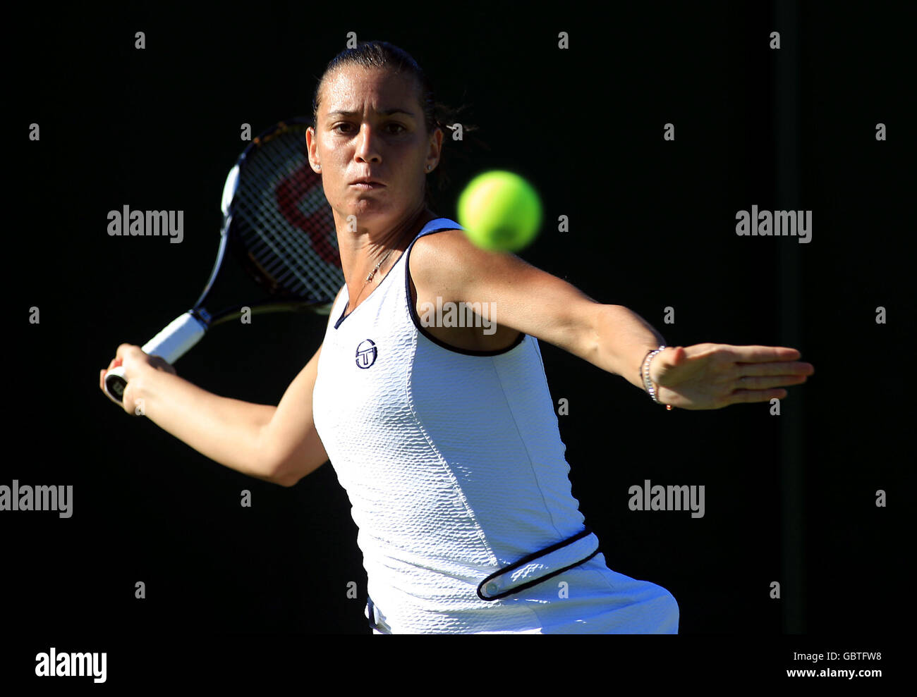 Tennis - 2009 Wimbledon Championships - Day Two - The All England Lawn Tennis and Croquet Club. Italy's Flavia Pennetta in action against Spain's Nuria llagostera Vives Stock Photo