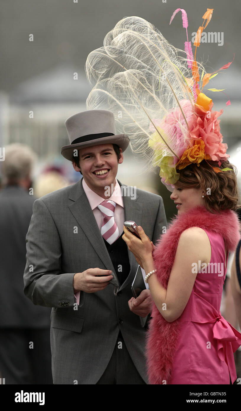 Ladies day ascot racecourse hi-res stock photography and images - Alamy
