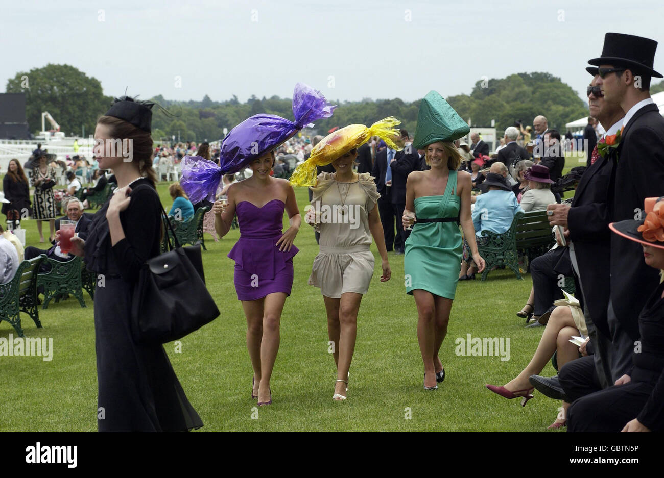 Royal ascot ladies day paphotocall hi-res stock photography and images ...