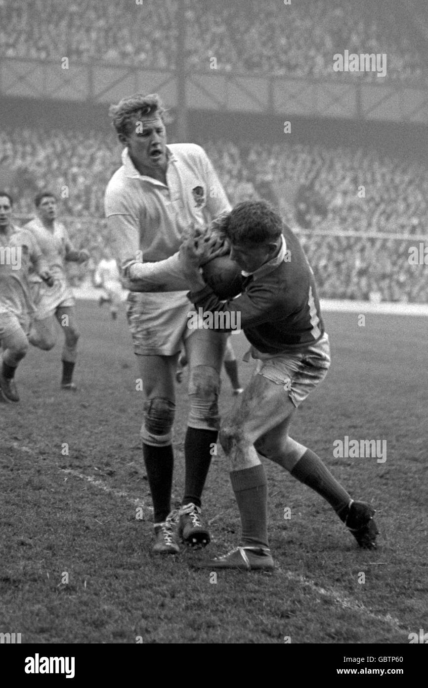 England's Mike Weston (l) and Ireland's J C Walsh battle for the ball Stock Photo