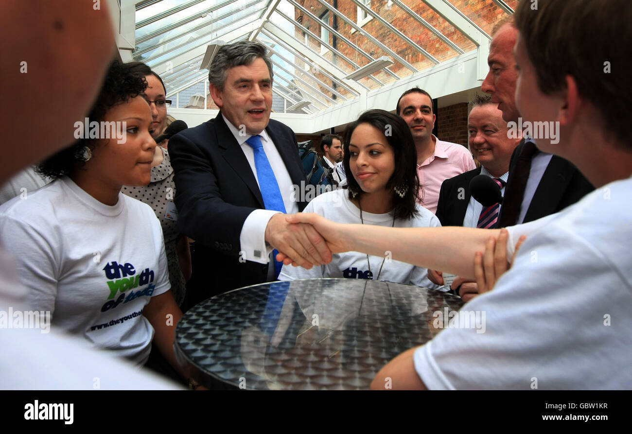 Prime Minister Gordon Brown (centre) meets with members of the 'Youth of Today' at the All Saints Centre, Wolverhampton. Stock Photo