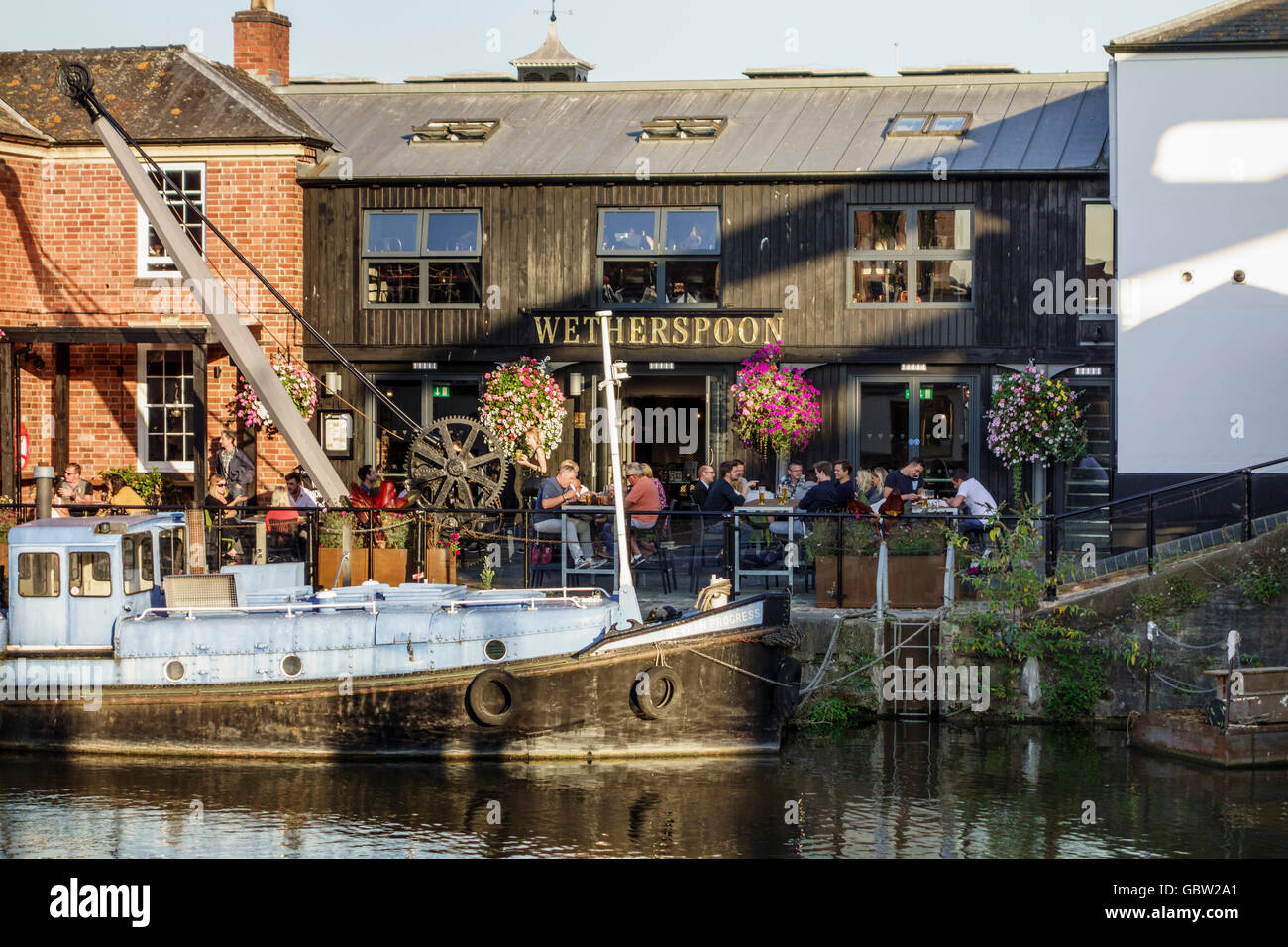 People enjoying drinks by Main Basin at Gloucester Docks, Gloucestershire, UK Stock Photo