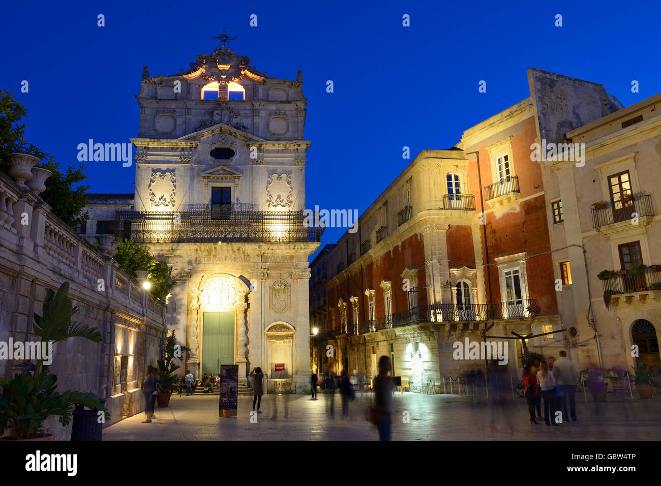 Night shot of Chiesa Santa Lucia alla Badia in Piazza Duomo - Ortygia, Syracuse, Sicily, Italy Stock Photo