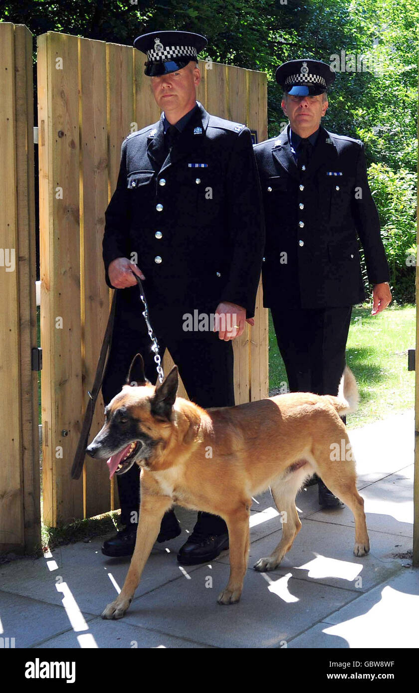 Nottingham police and dog hires stock photography and images Alamy