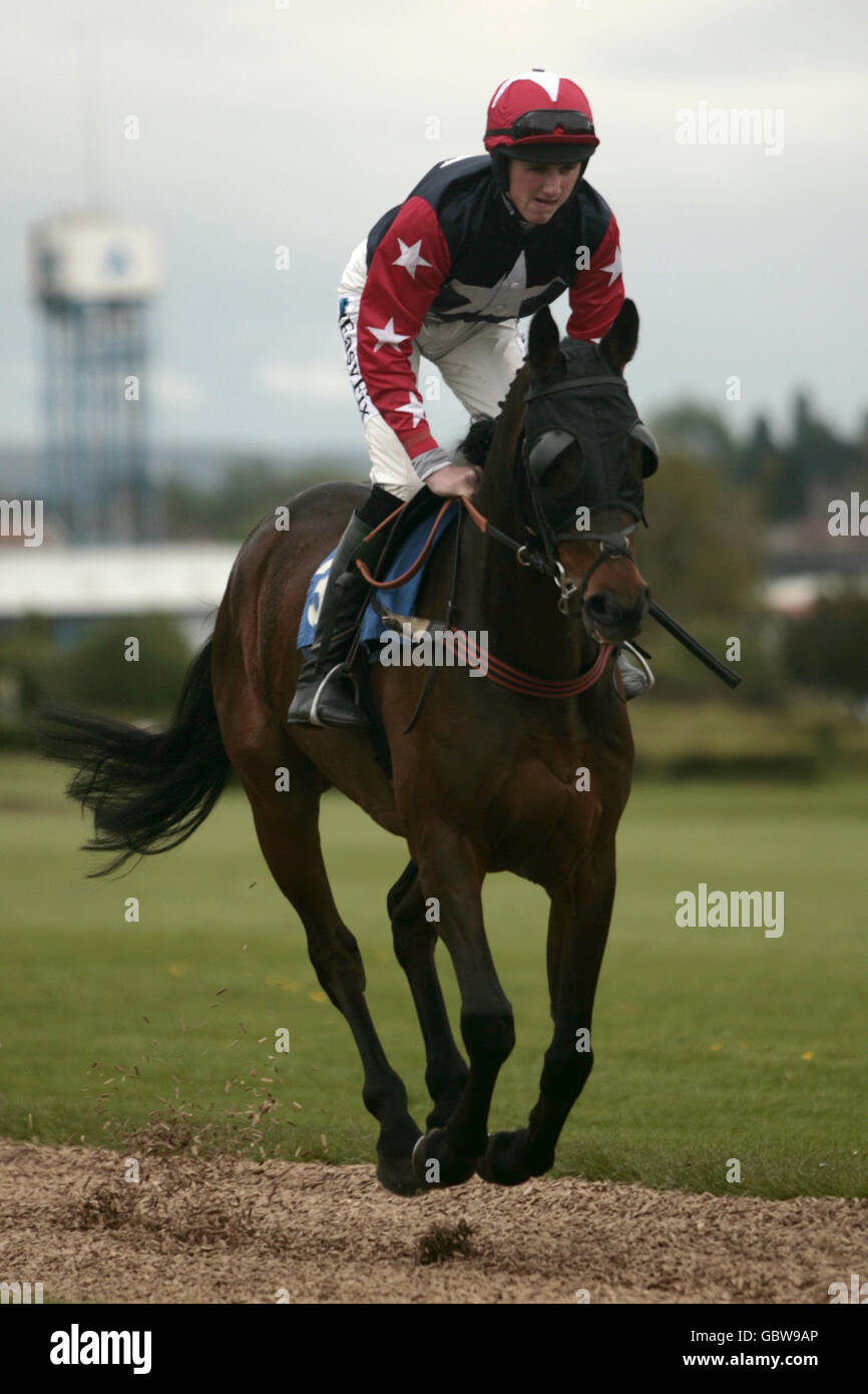 Phar Again ridden by Jack Doyle going to post for the Barrels Hereford Handicap Chase Stock Photo