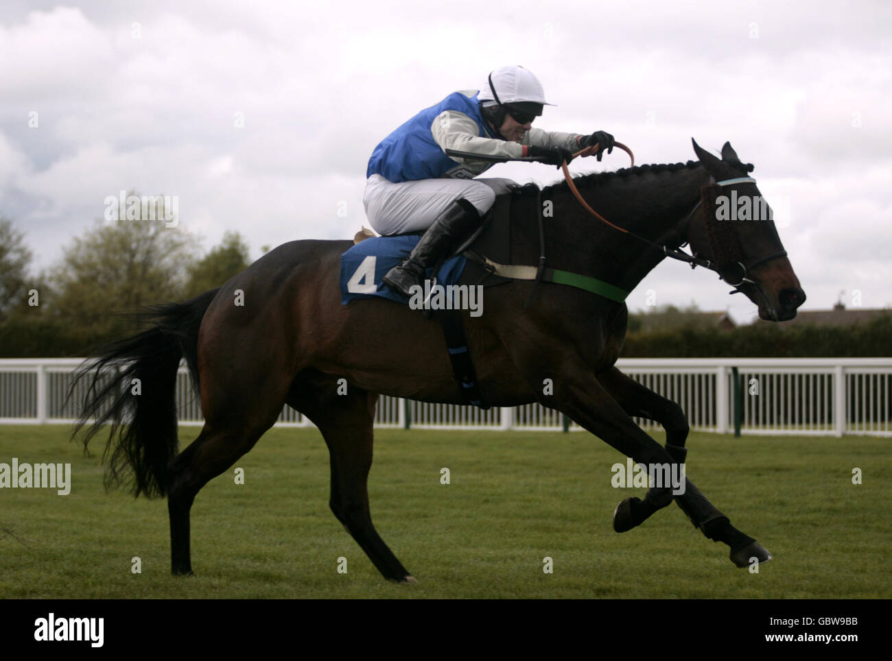 Project Gallery ridden by Sam Thomas during the Butty Bach Novices' Chase Stock Photo