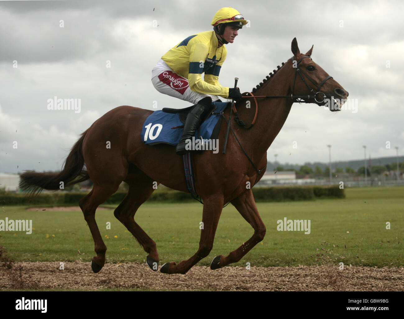 High Carol ridden by Nick Scholfield going to post for the Rose & Lion In Bromyard Novices' Handicap Hurdle Stock Photo