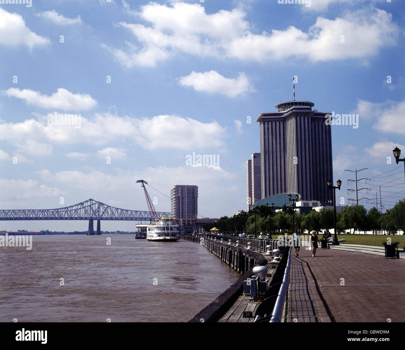 geography / travel, United States of America (USA), Louisiana, New Orleans, river, Mississippi River, waterside promenade with World Trade Center, 1990s, Additional-Rights-Clearences-Not Available Stock Photo