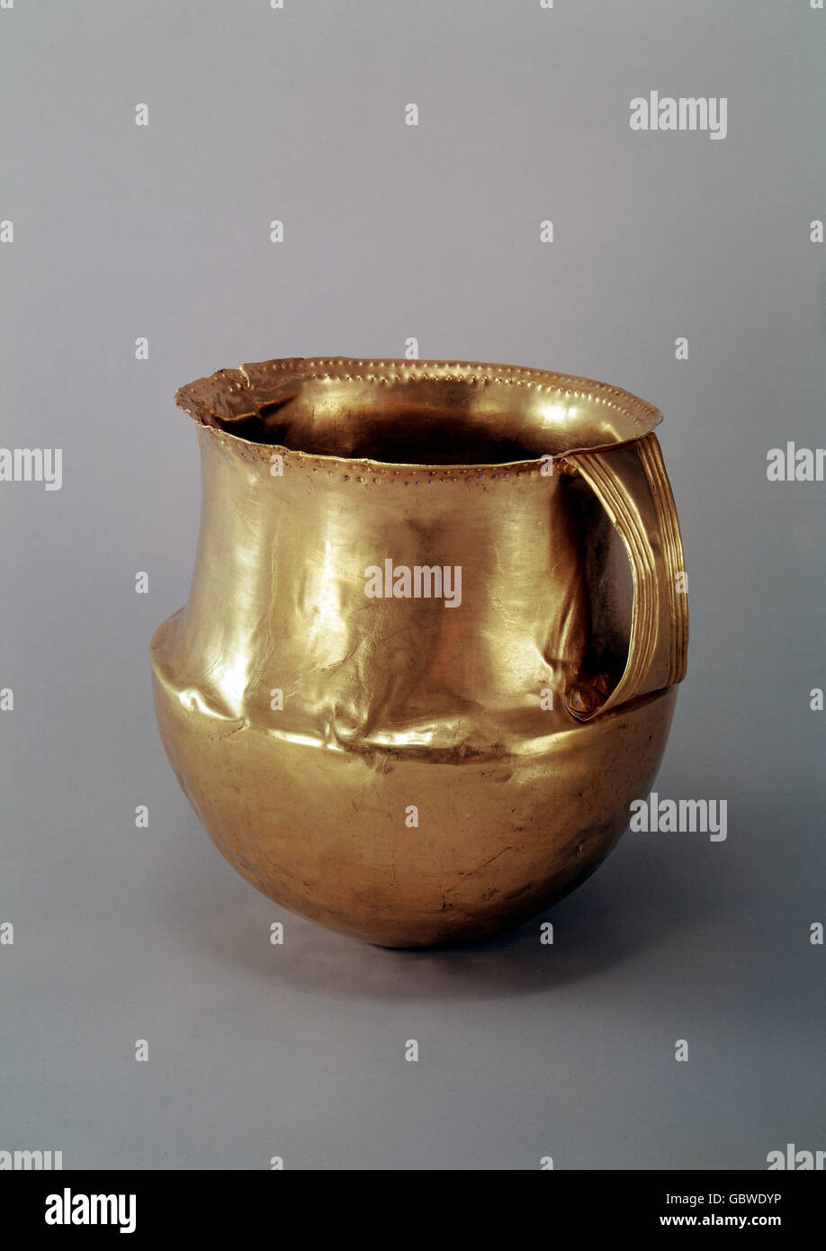 Mug, Bronze Age Stock Photo Alamy