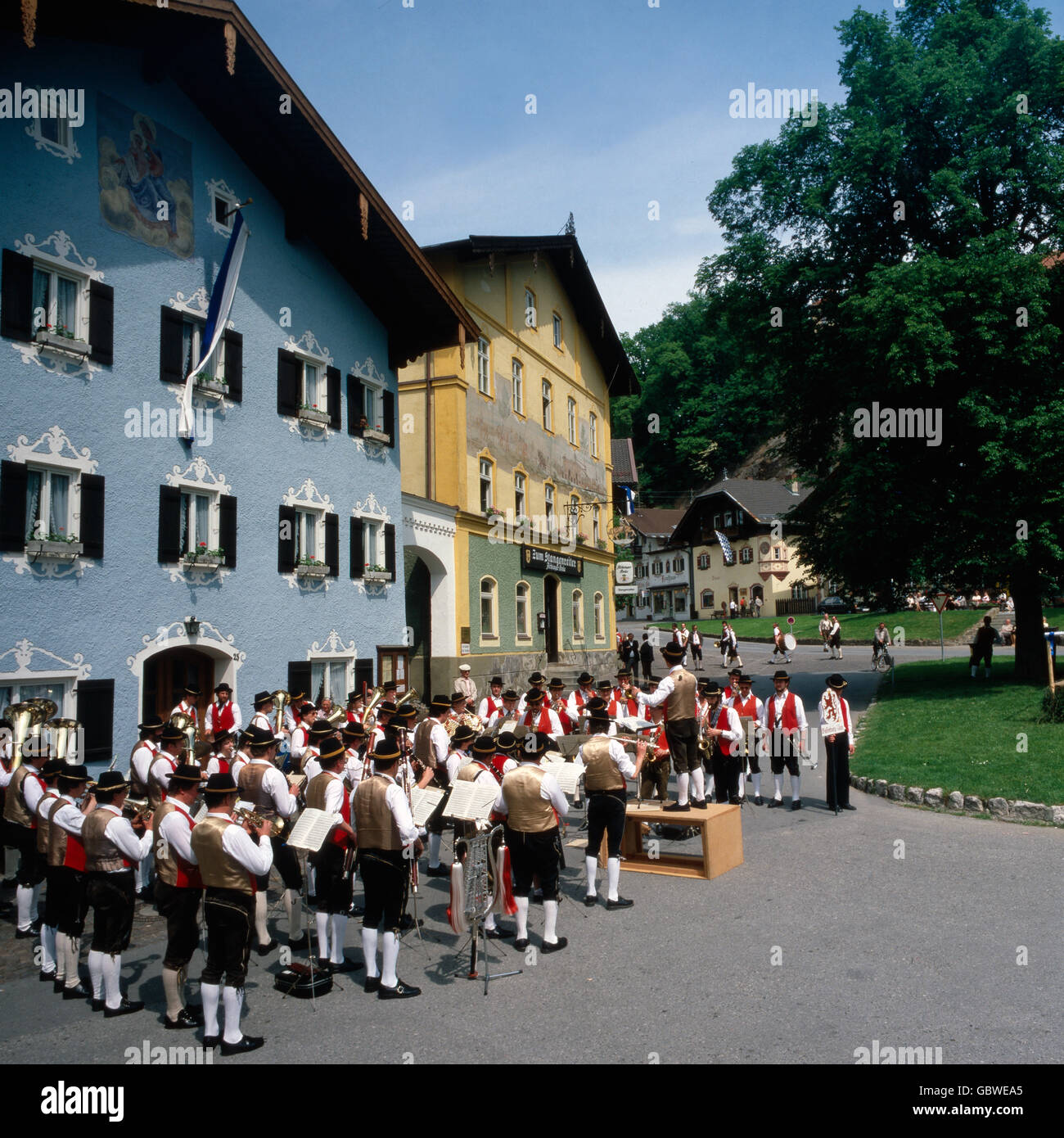 Reise nach Deutschland, Bayern. Travel to Germany, Bavaria. Musikfest in Neubeuern in den 1980er Jahren, Oberbayern. Bavarian music feast in the 1980s, Upper Bavaria. Stock Photo