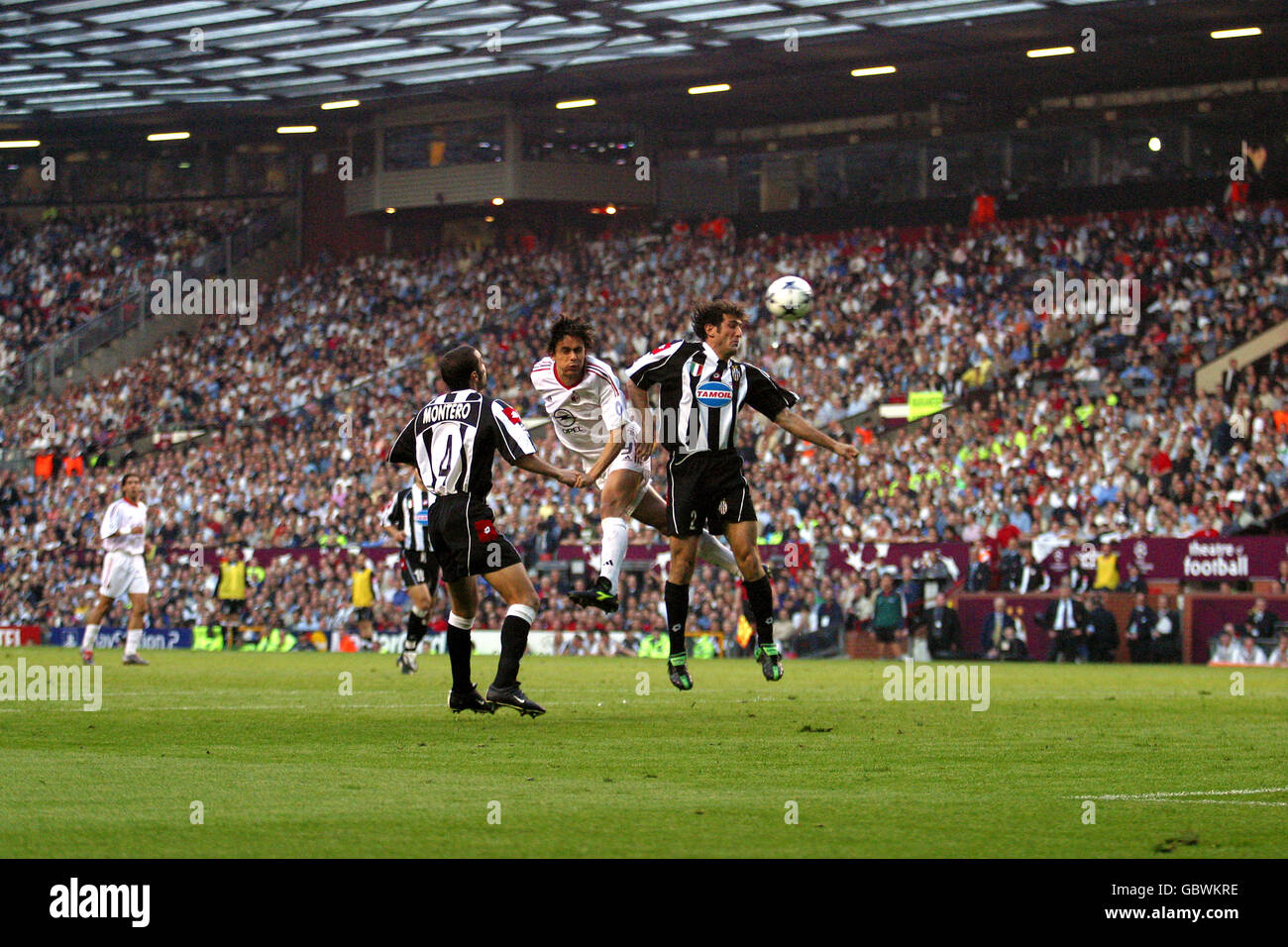 Soccer - UEFA Champions League - Final - Juventus v AC Milan. Juventus' Ciro Ferrara (r) and AC Milan's Filippo Inzaghi (c) both jump for the header Stock Photo