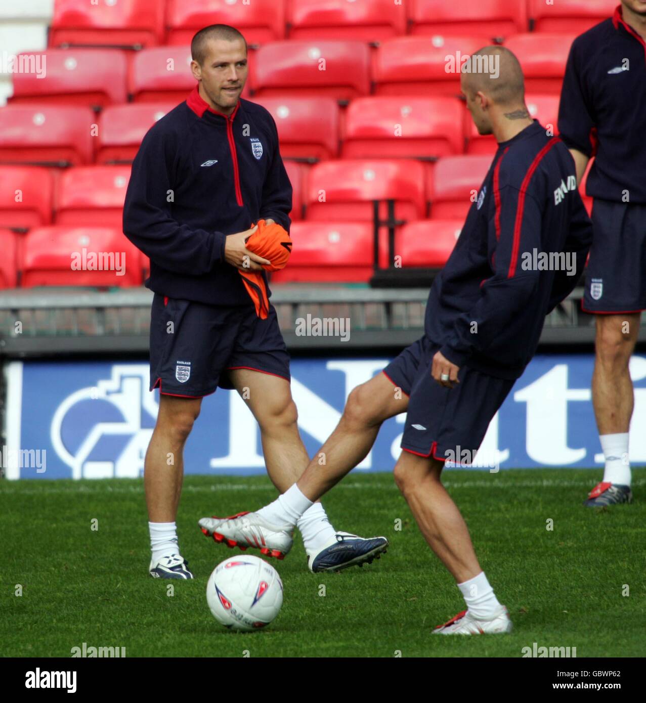 Englands michael owen watches team mate david beckham training hires stock photography and
