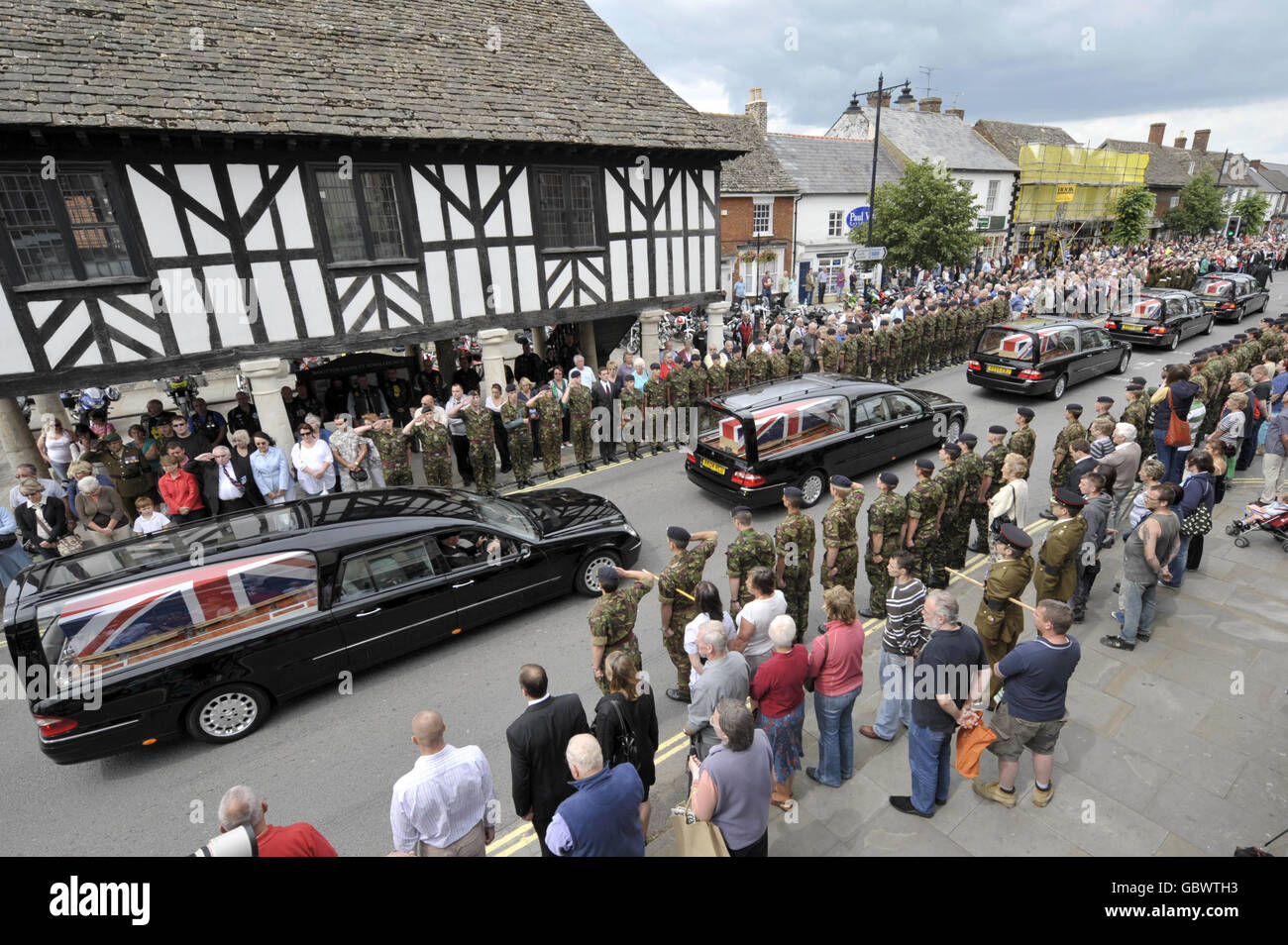 The hearses containing the bodies of Lance Corporal David Dennis, Private Robert Laws, Lance Corporal Dane Elson, Captain Ben Babington-Browne and Trooper Christopher Whiteside make their way through the streets of Wootton Bassett, Wiltshire. Stock Photo
