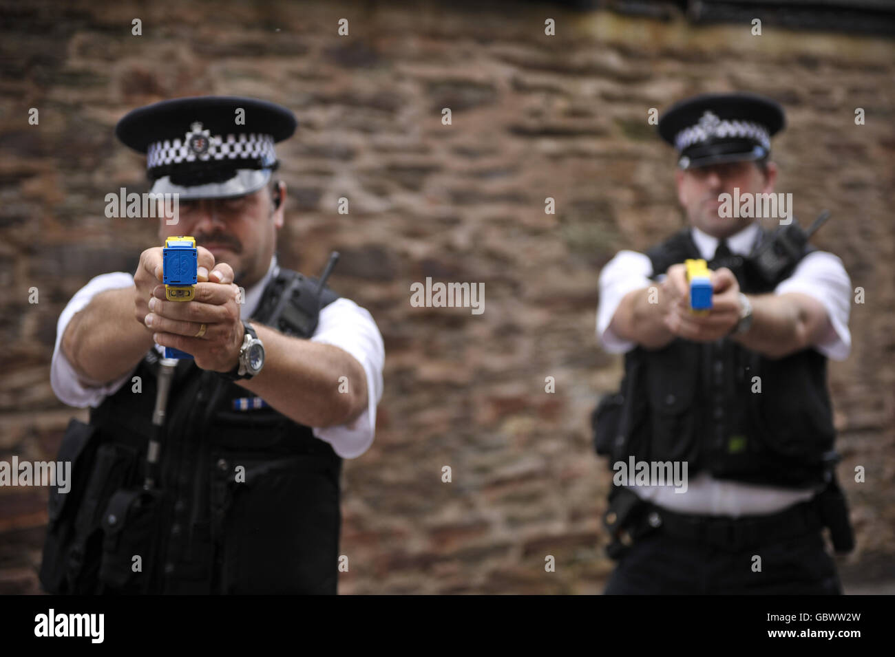 Police extend stun gun training Stock Photo Alamy