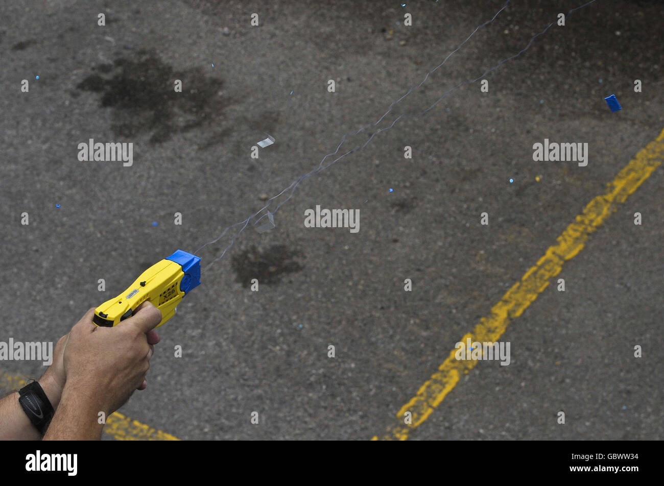 Police extend stun gun training Stock Photo Alamy