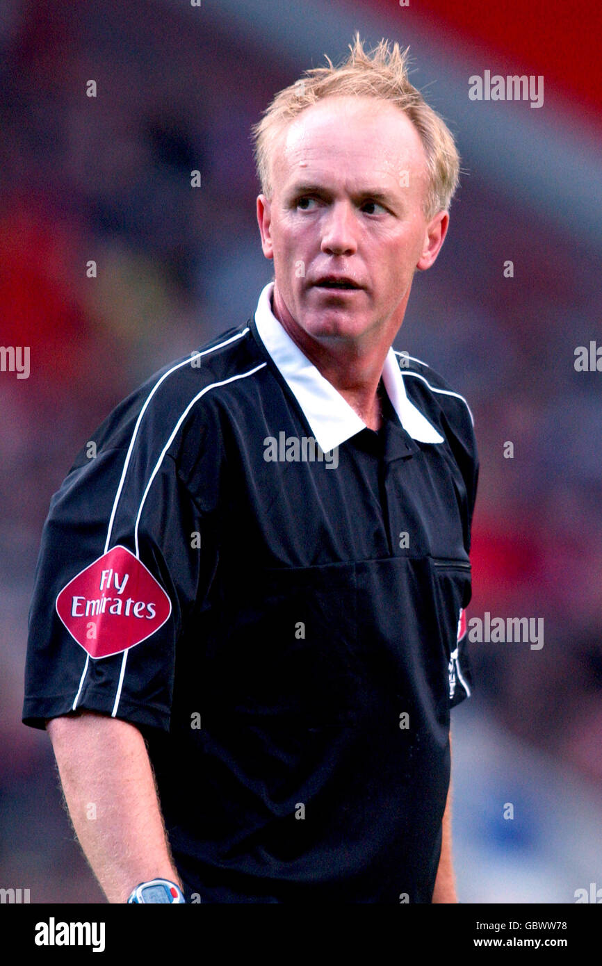 Referee peter walton hires stock photography and images Alamy
