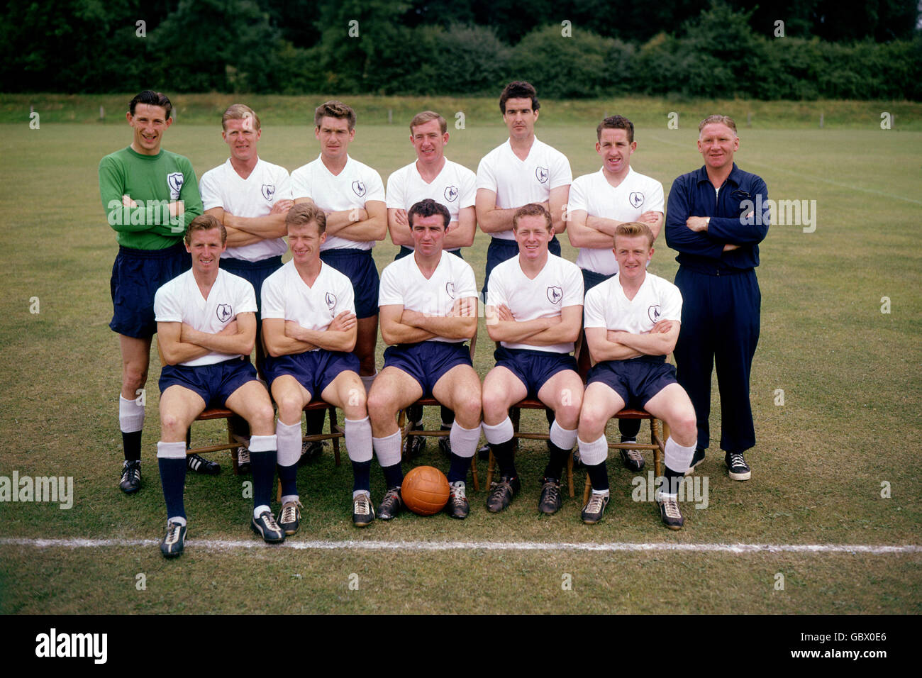 Tottenham Hotspur team group: (back row, l-r) Bill Brown, Peter Baker, Ron Henry, Danny Blanchflower, Maurice Norman, Dave Mackay, manager Bill Nicholson; (front row, l-r) Cliff Jones, John White, Bobby Smith, Les Allen, Terry Dyson Stock Photo