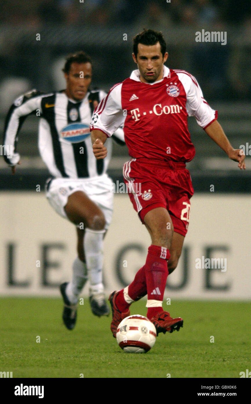 Bayern Munich's Hasan Salihamidzic (front) controls the ball as Juventus' Jonathan Zebina (back) closes him down Stock Photo
