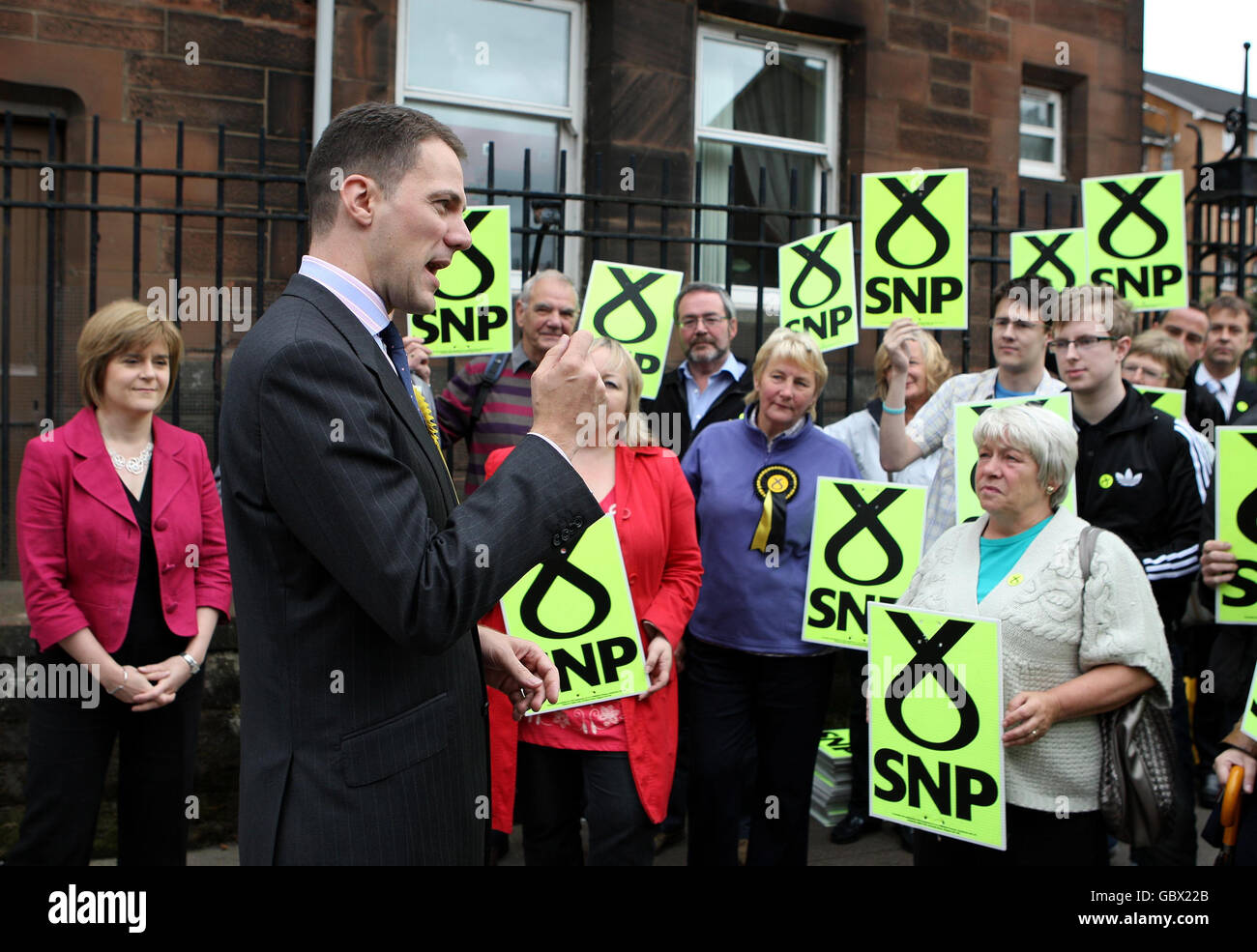 SNP candidate David Kerr speaks to SNP activists with SNP deputy leader