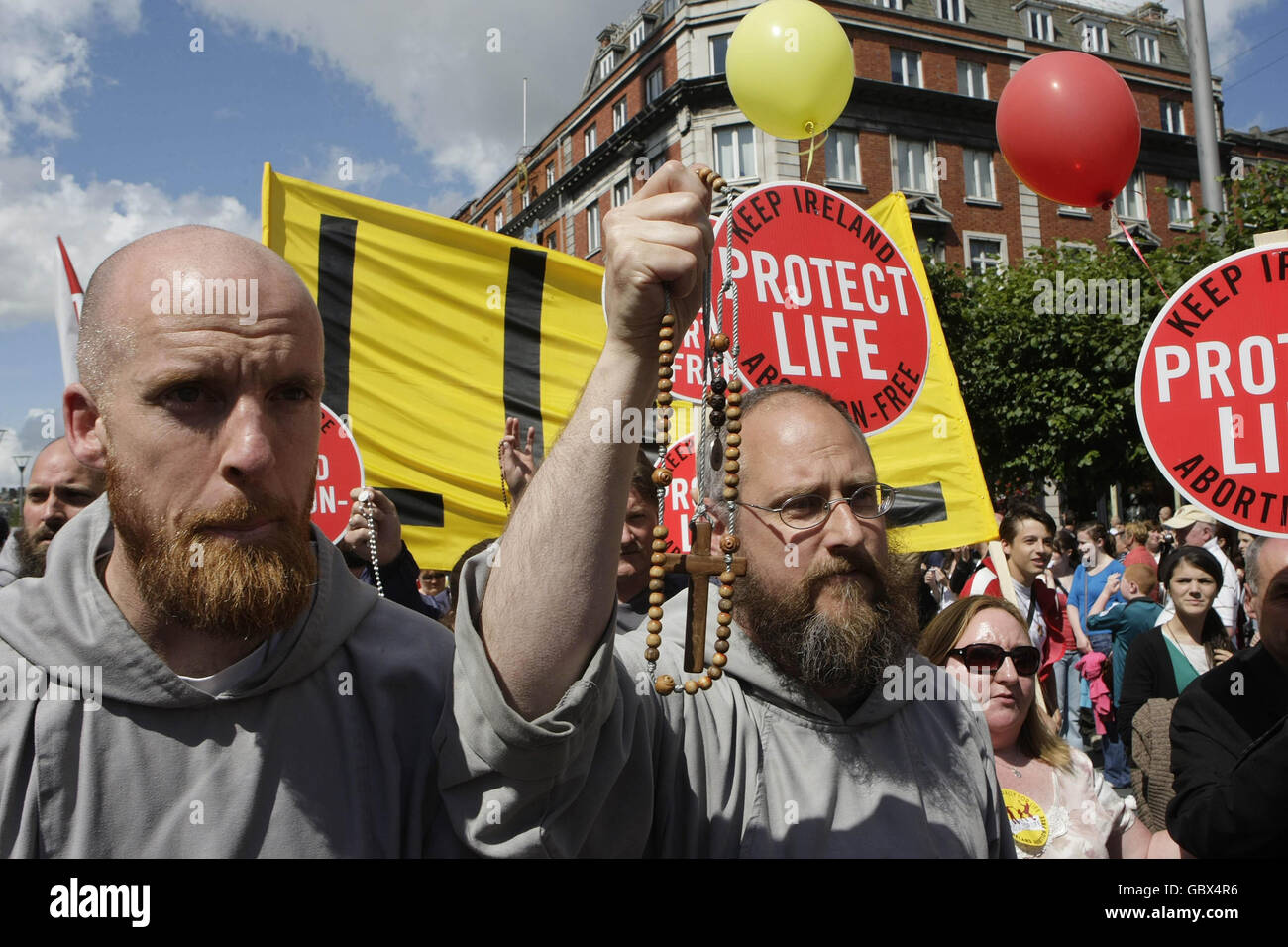 Pro choice and Pro Life protesters clash during a pro-abortion demonstration in the centre of Dublin. Stock Photo