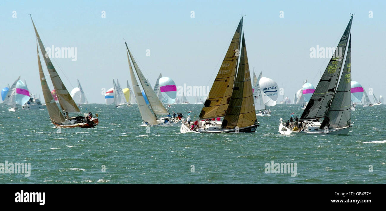 Sailing - Skandia Cowes Week 2004. The class four fleet yachts tack upwind as the Hunter 707s race downwind in the background Stock Photo