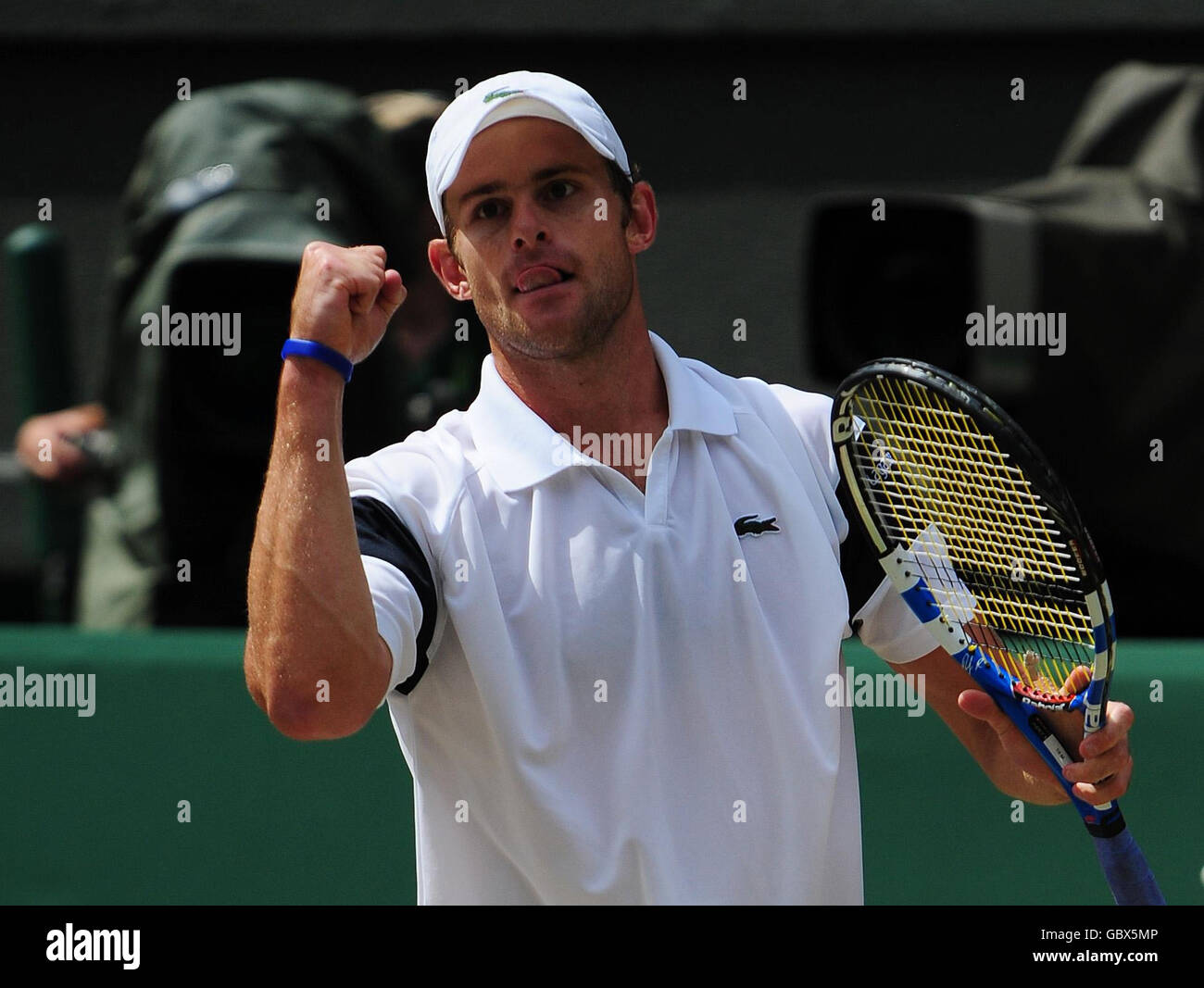 USA's Andy Roddick celebrates winning the first set during the ...