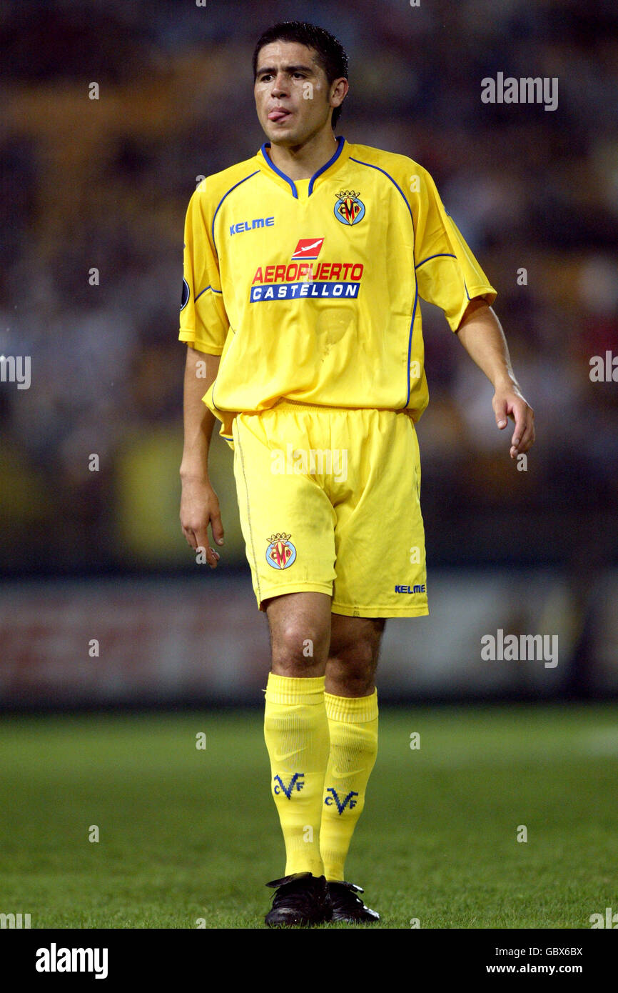 Villarreal 2006/7 home shirt no.8 signed by Jaun Roman