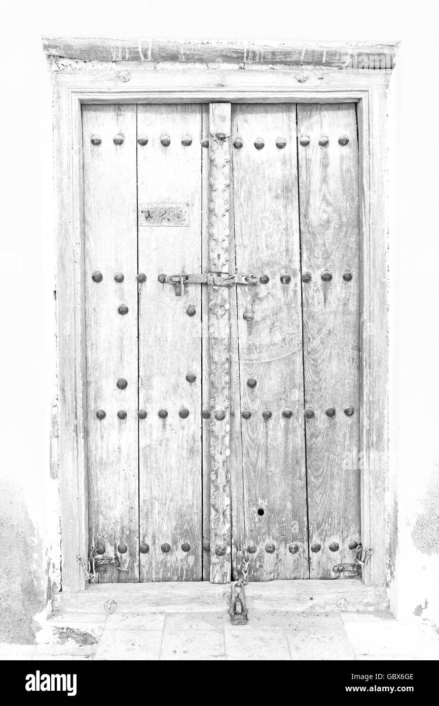 oman old wooden door and wall in the house Stock Photo - Alamy