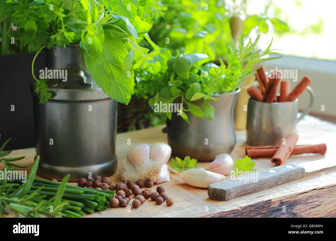 Table of spices and herbs hi-res stock photography and images - Alamy