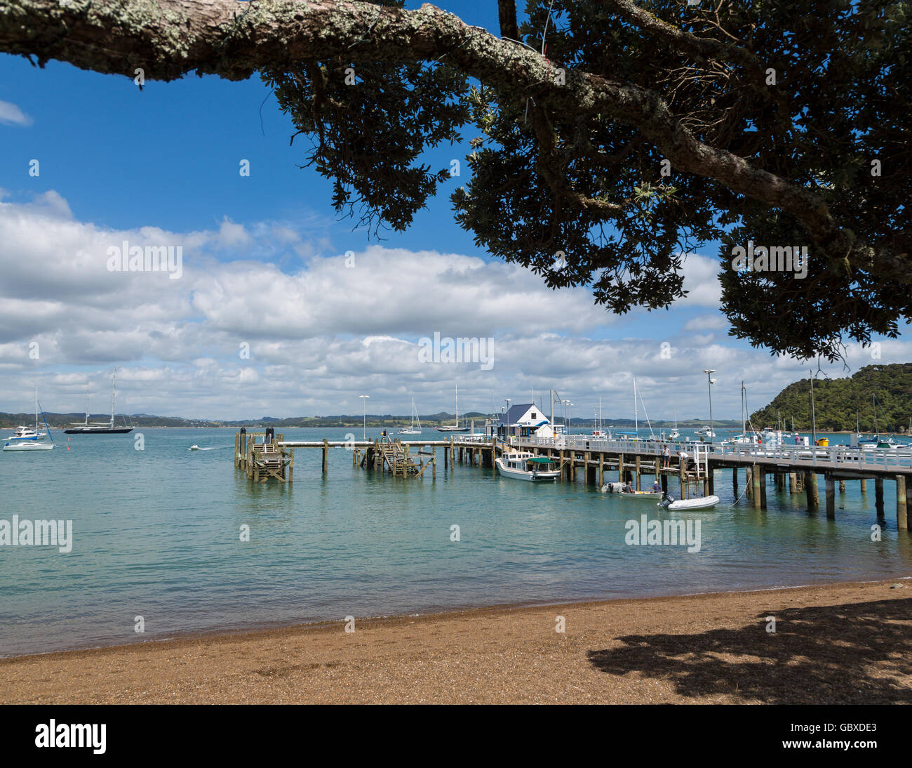 Bay of islands waterfront hires stock photography and images Alamy