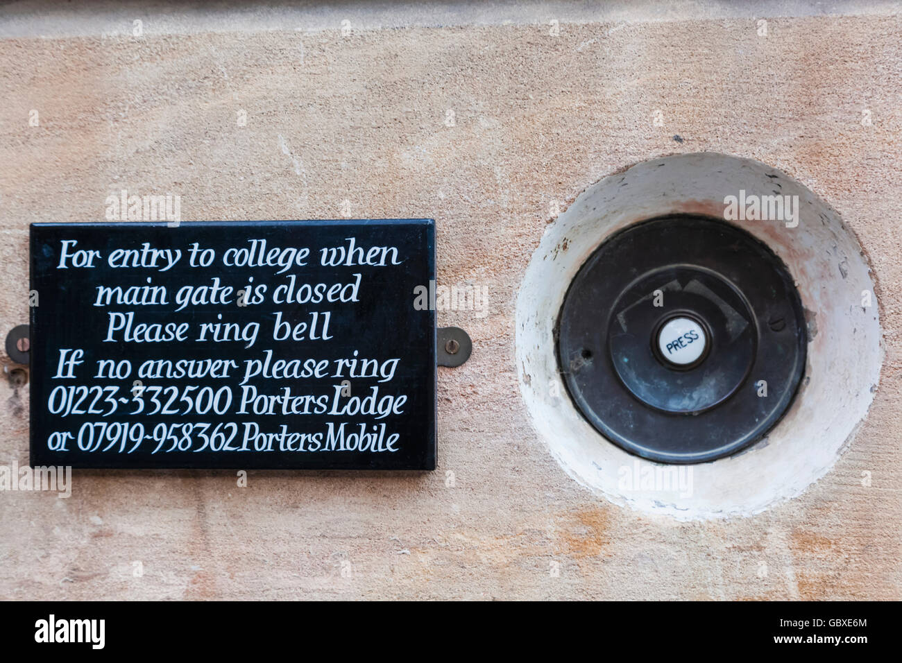 England, Cambridgeshire, Cambridge, Old Fashioned College Doorbell Stock Photo