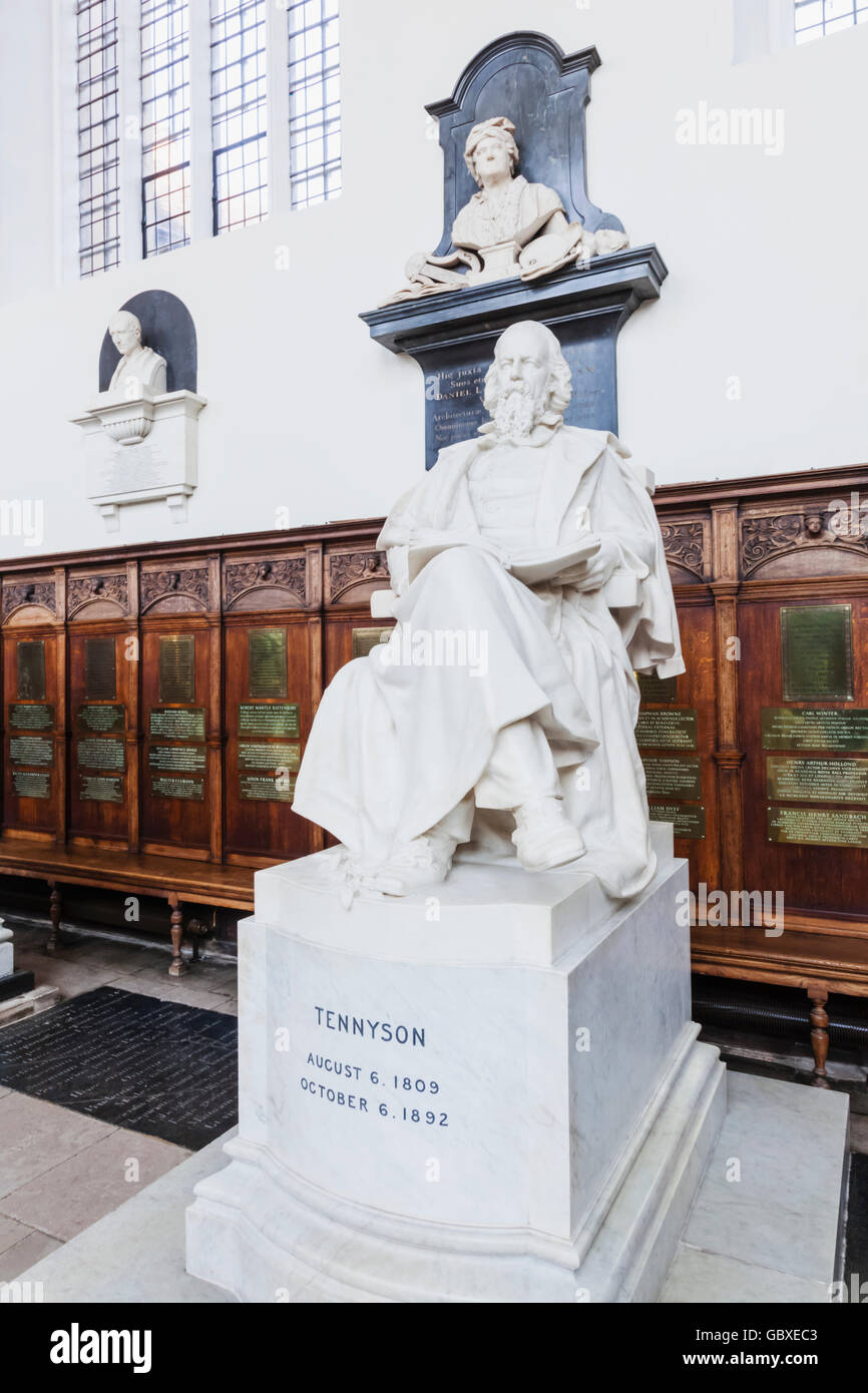 England, Cambridgeshire, Cambridge, Trinity College, The Chapel, Statue of Alfred Lord Tennyson Stock Photo