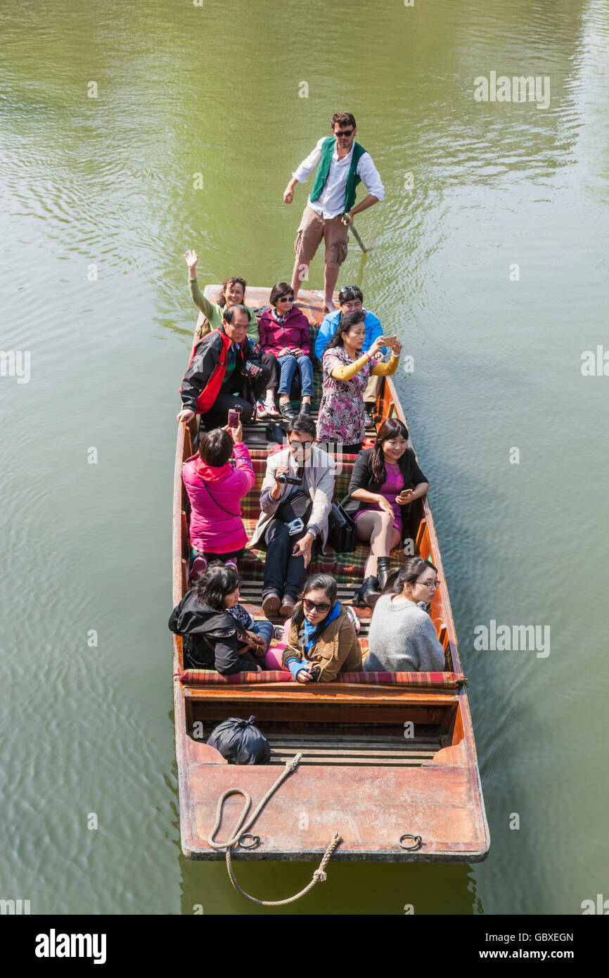 England, Cambridgeshire, Cambridge, St.John's College, Punting on The River Cam Stock Photo