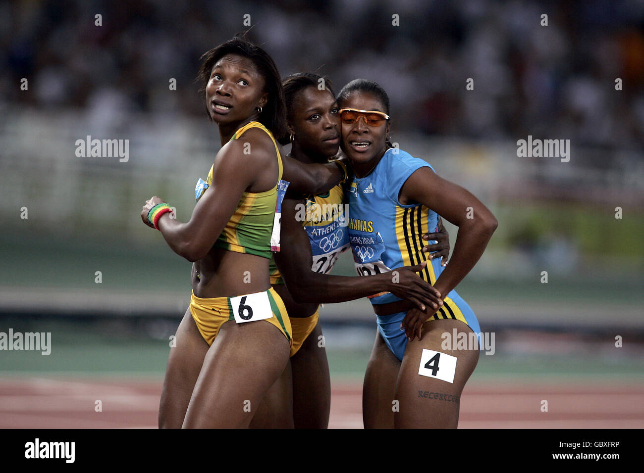 Jamaica's Aleen Bailey (l) and Veronica Campbell (c) celebrate qualifying for the final with Bahamas' Debbie Ferguson Stock Photo