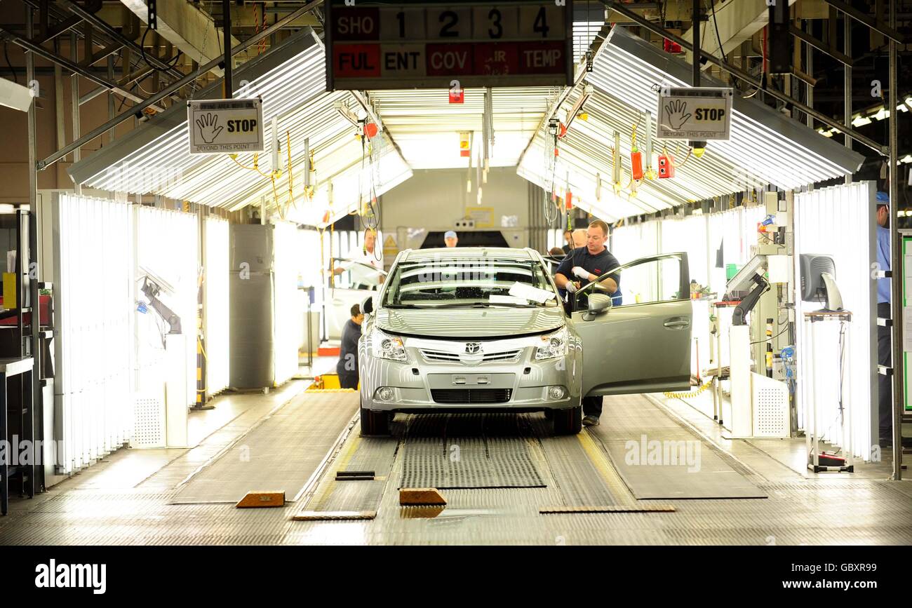 A general view showing the production line inside the Toyota Burnaston plant near Derby. Stock Photo