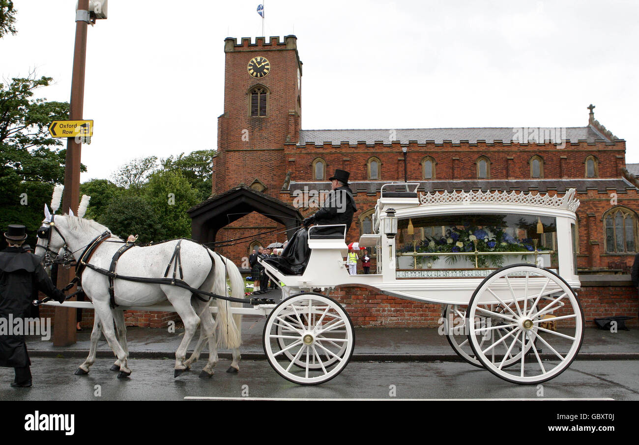 The coffin of Denise Hendry arrives at St Cuthberts Church in Lytham Stock Photo Alamy