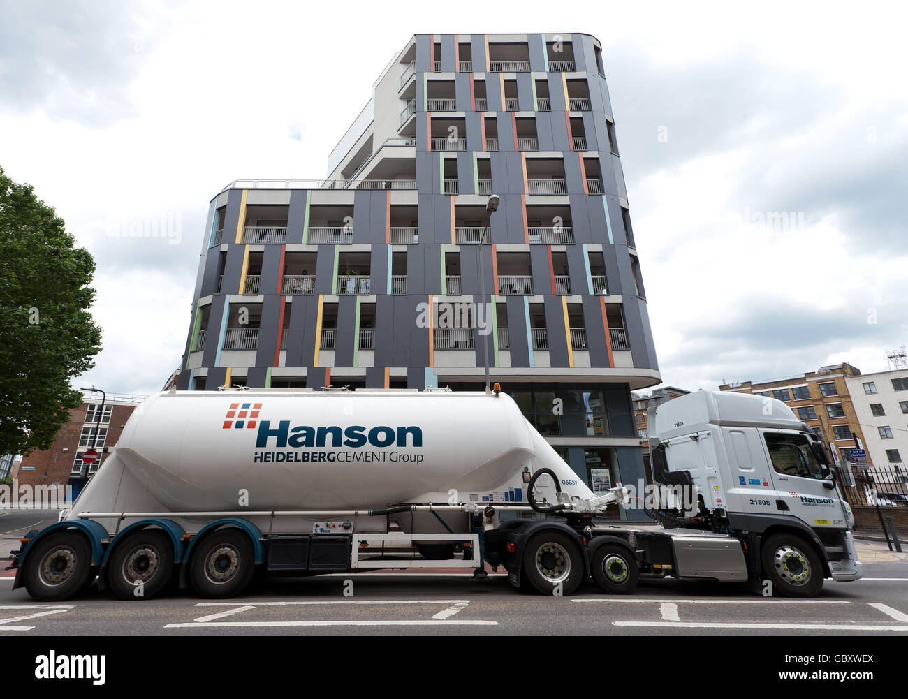 A Bulk Cement Transporter  part of the Hanson Heidelberg Cement Group, in the City Road,  Shoreditch Stock Photo