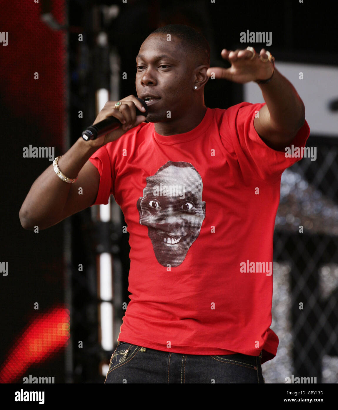 Dizzee rascal performing on t4 stage t4 on beach hi-res stock ...