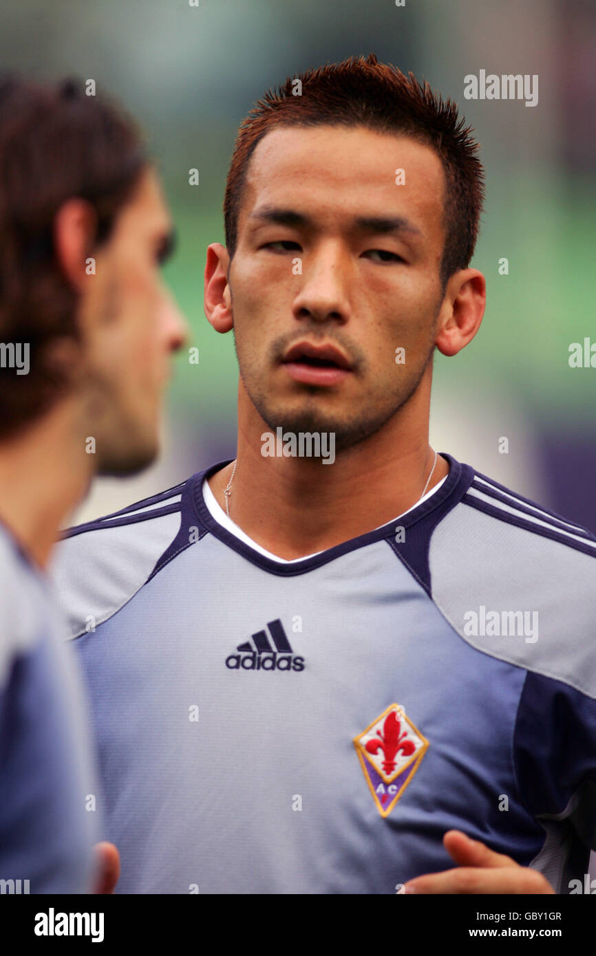 Soccer - Italian Serie A - Fiorentina v Lecce. Hidetoshi Nakata