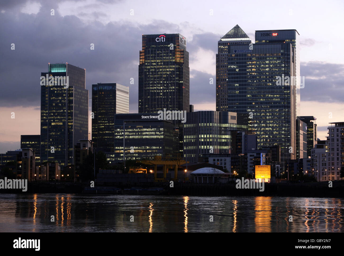 Canary Wharf. A view of Canary Wharf at night from Greenwich, south ...