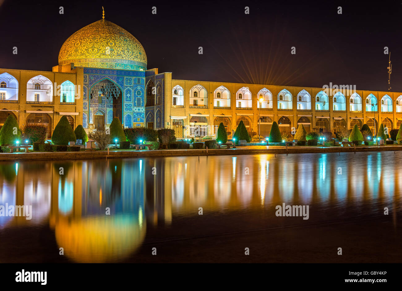Sheikh Lotfollah Mosque on Naqshe Jahan Square of Isfahan, Iran Stock Photo Alamy