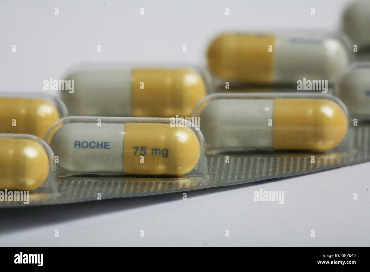 Antiviral medicines hi-res stock photography and images - Page 3 - Alamy