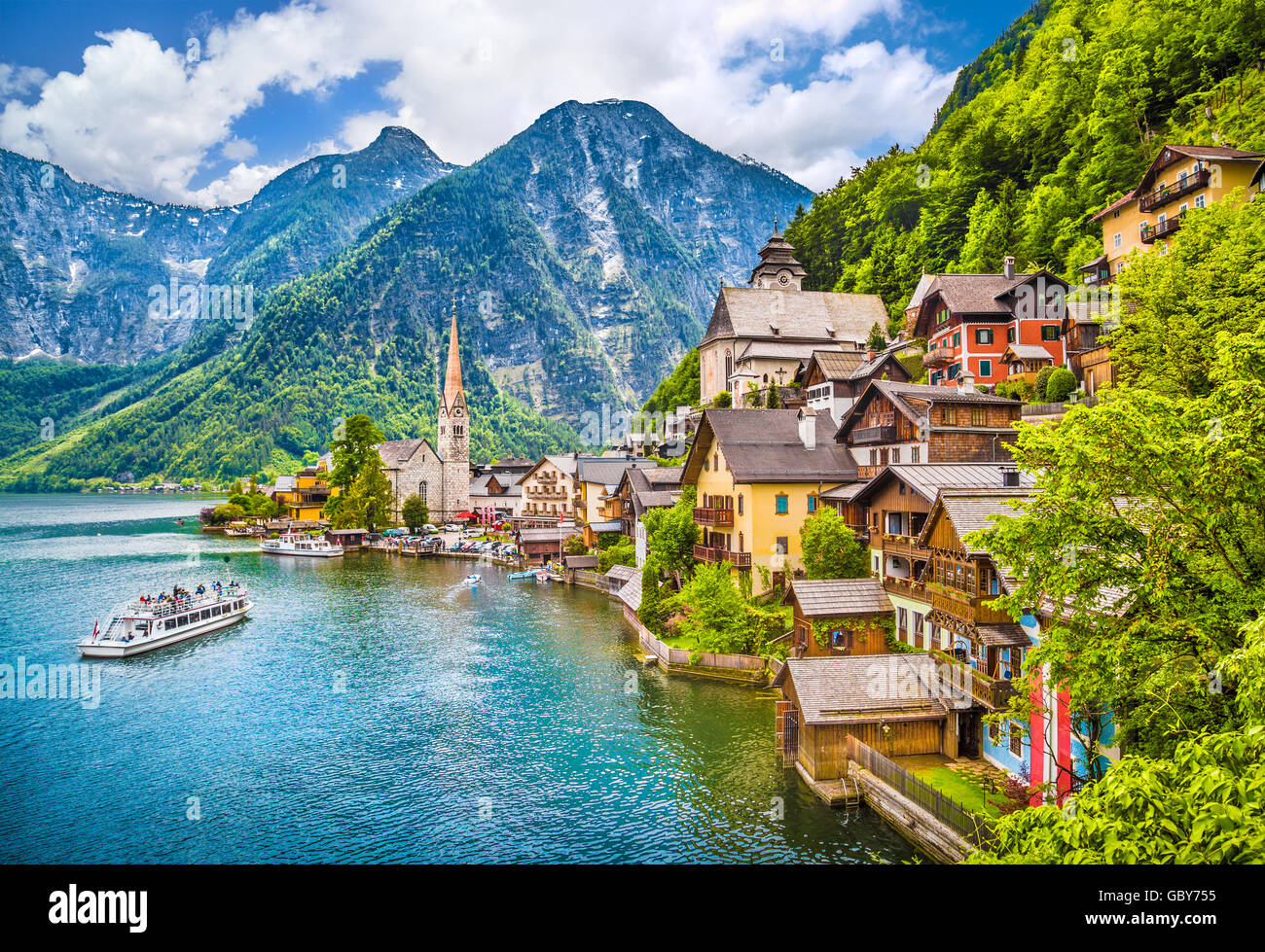 Hallstatt mountain village with Hallstätter See in the Alps, region of Salzkammergut, Austria Stock Photo