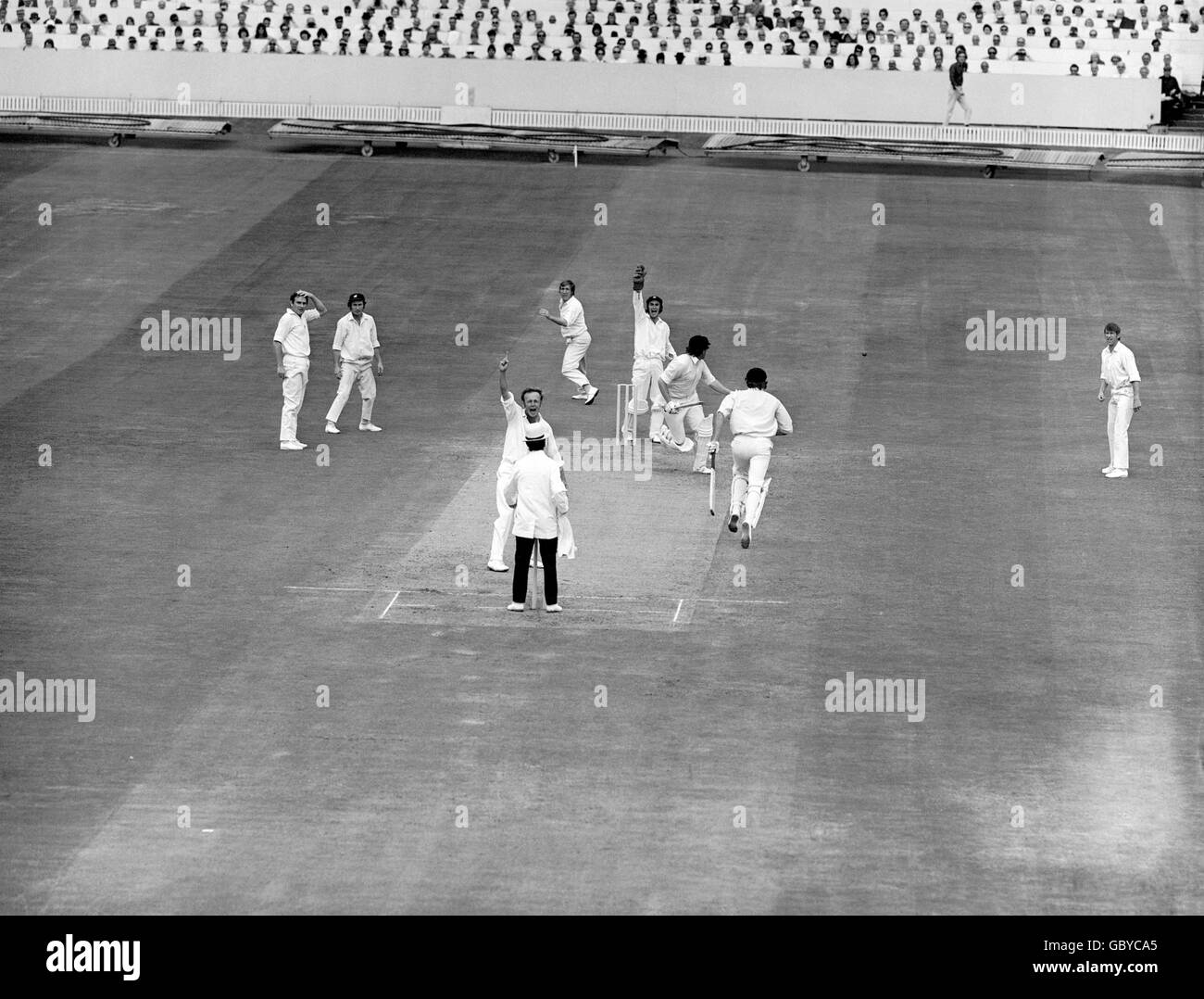 England's Derek Underwood (third l) and Alan Knott (fourth r) appeal for lbw against Australia's Keith Stackpole (third r), watched by teammates Ray Illingworth (l), Keith Fletcher (second l), Peter Parfitt (fourth l) and Brian Luckhurst (r) Stock Photo