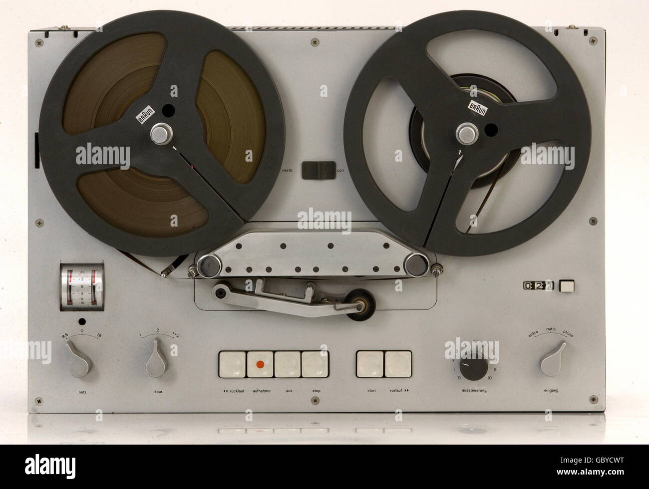 technics, tape recorders, tape recorder Braun TG 60, stereo, loaded with transistors, 1964, 1960s, 60s, 20th century, historic, historical, studio shot, two tape speeds: 9,5 cm/sec. and 19 cm/sec., switchable, three separated magnetic heads, full automatic push button control for mono and stereo recording and play, audio tape counter, sheet steel chassis, weight: 19,2 kg, original price: DM 1980,-, Additional-Rights-Clearences-Not Available Stock Photo