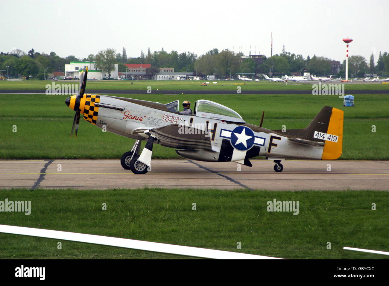 events, Second World War/WWII, aerial warfare, US American fighter aircraft North American P-51 Mustang 'Janie', Berlin Air Show, May 2002, Additional-Rights-Clearences-Not Available Stock Photo