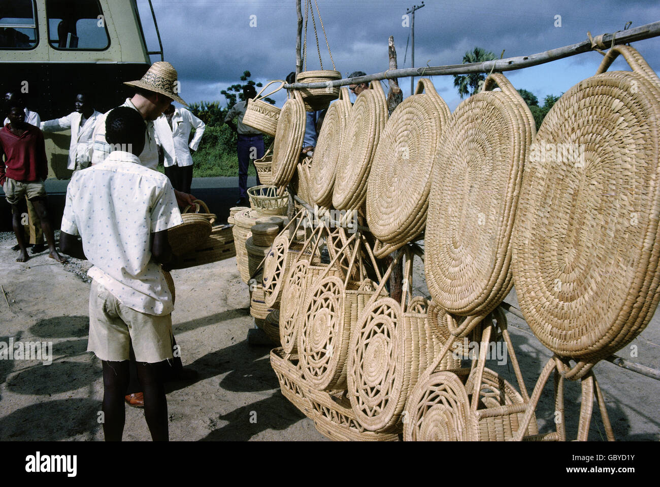 geography / travel, Malawi, trade, native street vendor with tourists, wickerworks, 1977, Additional-Rights-Clearences-Not Available Stock Photo